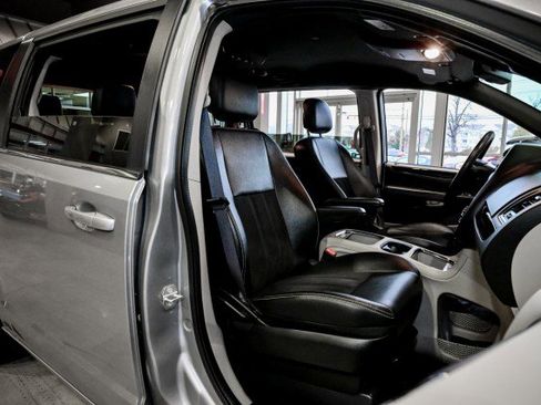 Used 2019 Dodge Grand Caravan SXT w/ Rear Park Assist Package image 27