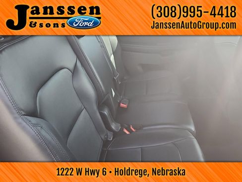 Used 2017 Ford Explorer XLT w/ Equipment Group 202A image 9