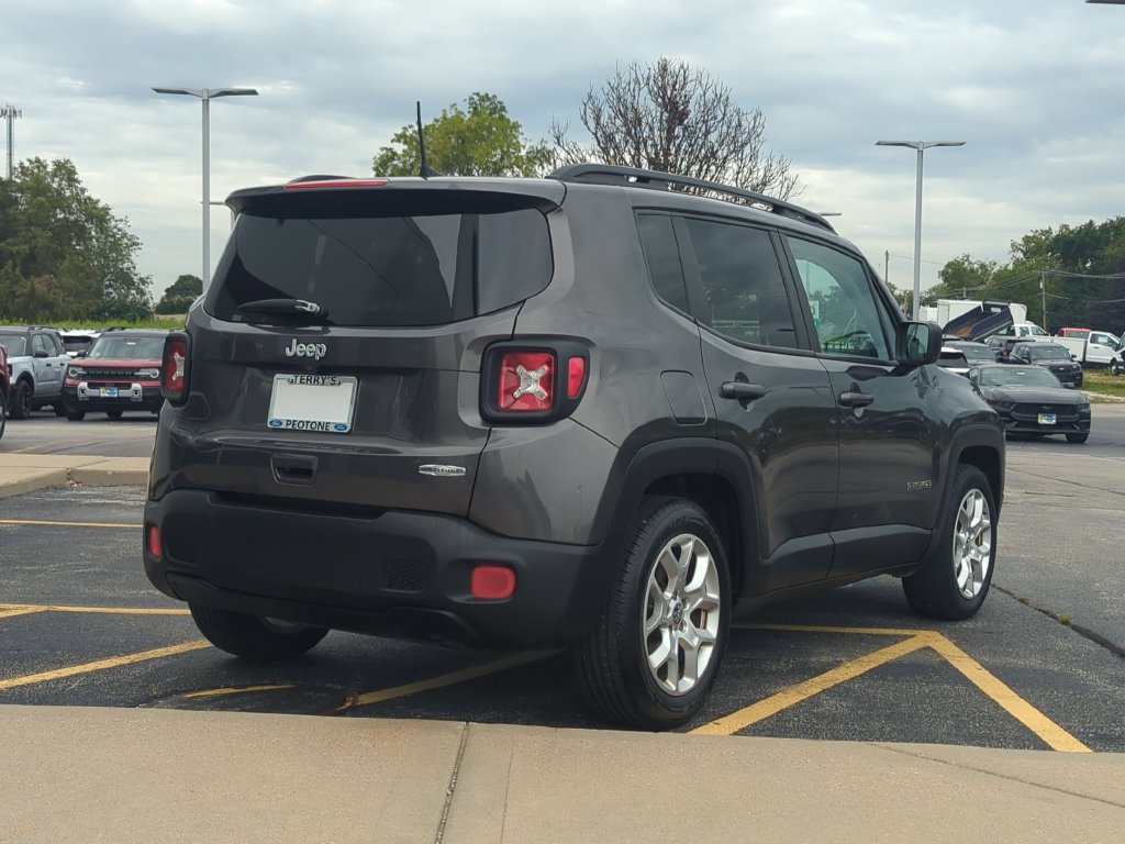 Used 2018 Jeep Renegade Latitude FWD image 3