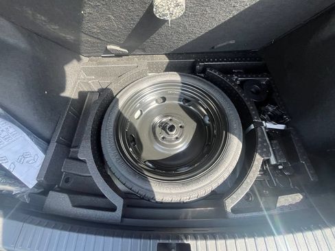 Certified 2025 Volkswagen Taos SE AWD/4WD image 31