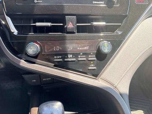 Used 2021 Toyota Camry SE FWD image 21