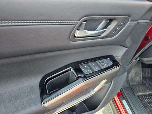 Used 2025 Nissan Kicks SV AWD/4WD image 49