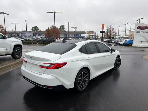 Used 2025 Toyota Camry XLE image 5