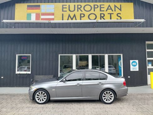 Used 2011 BMW 328i xDrive Sedan AWD/4WD image 1