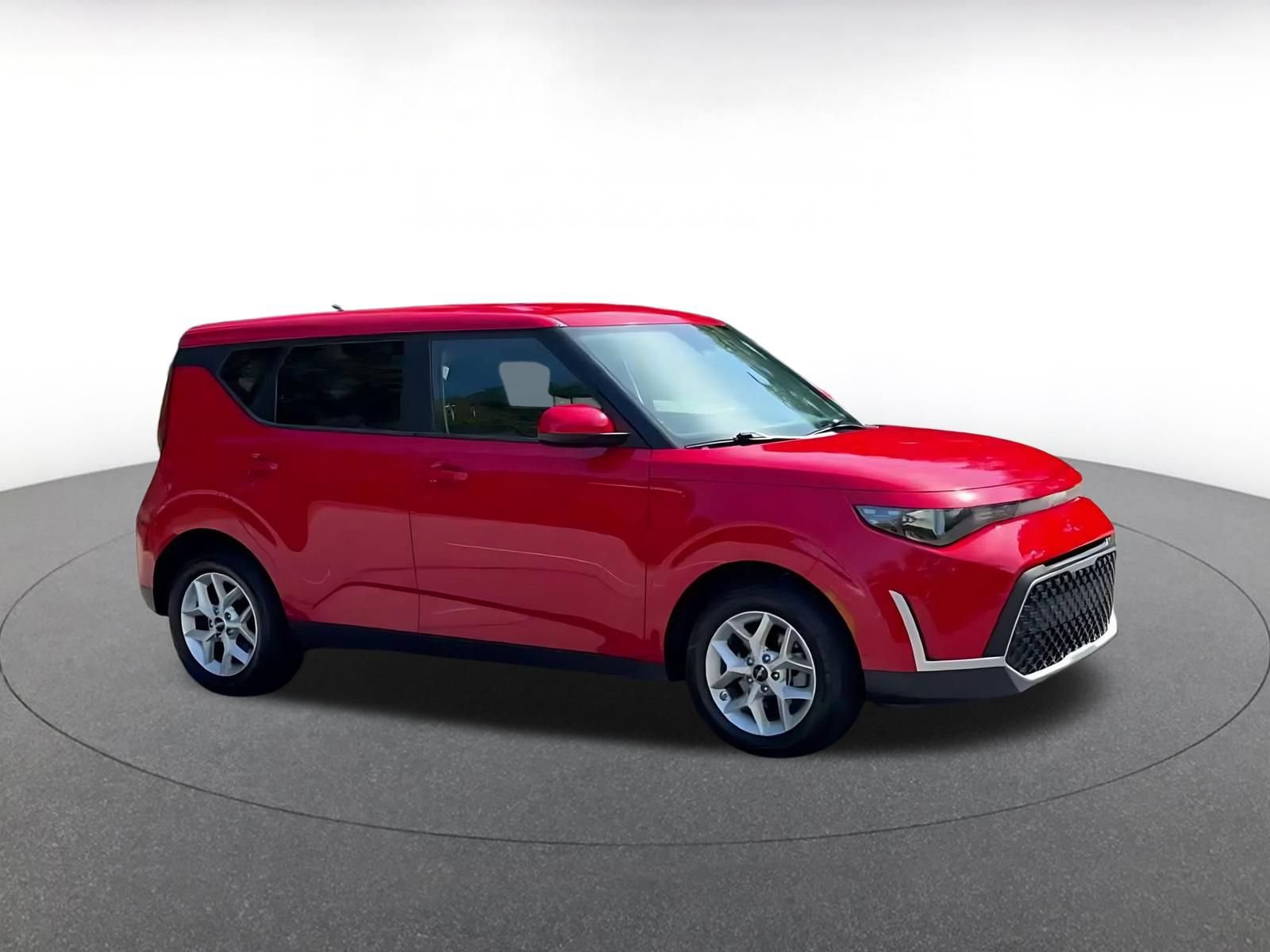 Used 2025 Kia Soul LX w/ LX Technology Package FWD image 2