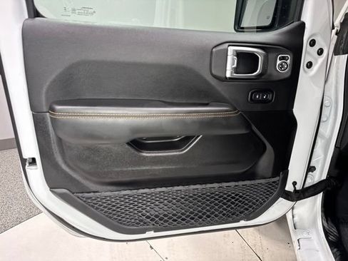 Used 2025 Jeep Wrangler Unlimited Sahara AWD/4WD image 9
