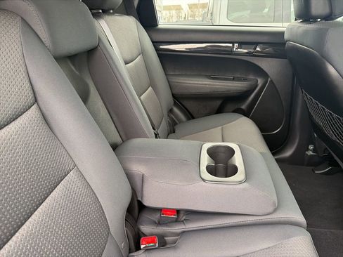 Used 2013 Kia Sorento LX image 38
