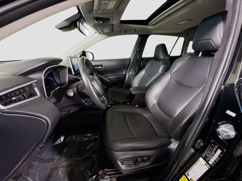 Used 2022 Toyota Corolla Cross XLE FWD image 22