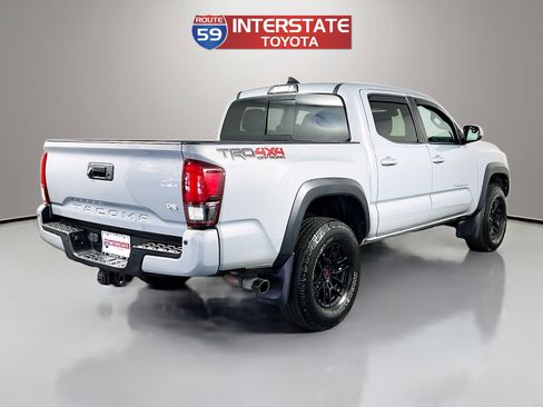 Used 2018 Toyota Tacoma TRD Off-Road w/ Technology Package AWD/4WD image 7