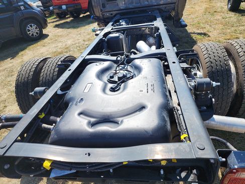 New 2026 RAM 5500 4x4 Crew Cab image 34