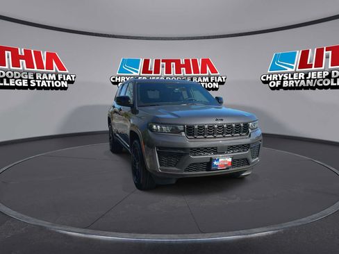 New 2026 Jeep Grand Cherokee Altitude AWD/4WD image 2