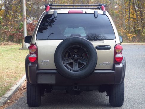 Used 2005 Jeep Liberty Renegade image 33