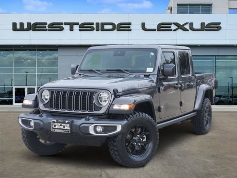Used 2025 Jeep Gladiator Sport image 1