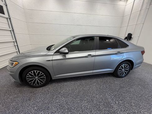 Used 2019 Volkswagen Jetta SEL FWD image 2