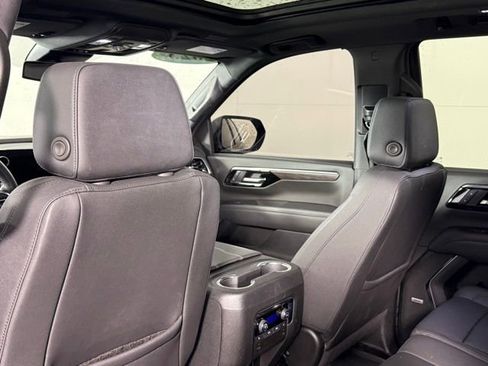 Used 2025 Chevrolet Tahoe Z71 w/ Comfort Package AWD/4WD image 21