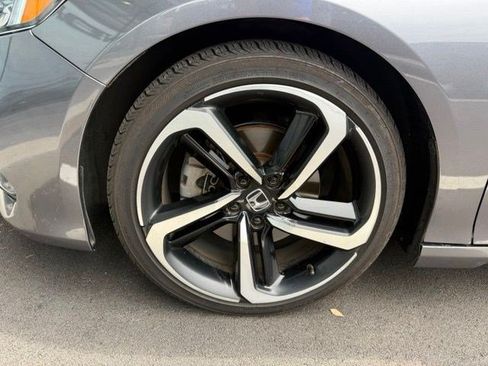 Used 2018 Honda Accord Sport image 5