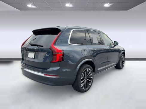Certified 2025 Volvo XC90 B6 Plus image 9