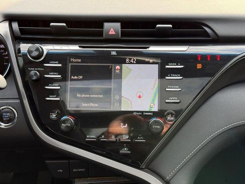 Used 2020 Toyota Camry XSE w/ Navigation Package image 14