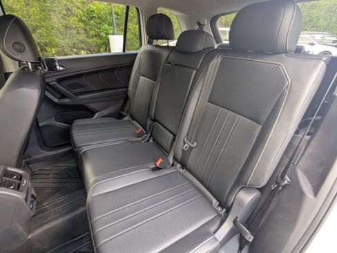 Used 2024 Volkswagen Tiguan SE FWD image 11