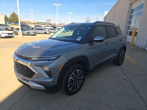 Used 2025 Chevrolet TrailBlazer LT image 4