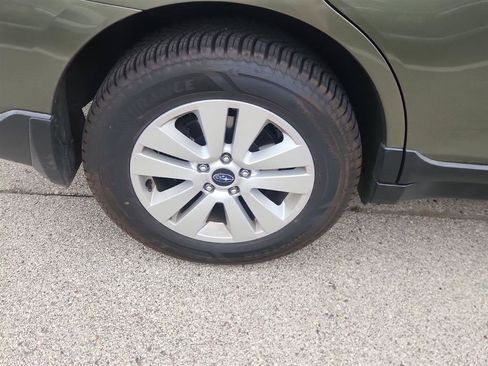 Used 2018 Subaru Outback 2.5i Premium AWD/4WD image 3