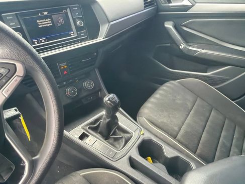 Used 2022 Volkswagen Jetta Sport FWD image 2