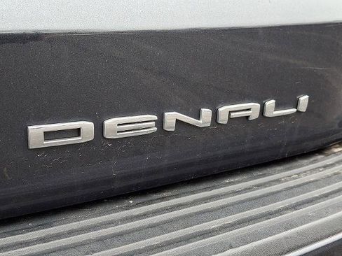 Used 2022 GMC Yukon XL Denali w/ Advanced Technology Package image 32