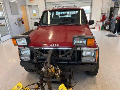 Used 1987 Jeep Cherokee 4WD 4-Door image 3