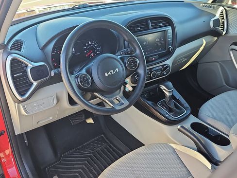 Used 2022 Kia Soul LX w/ Technology Package image 18