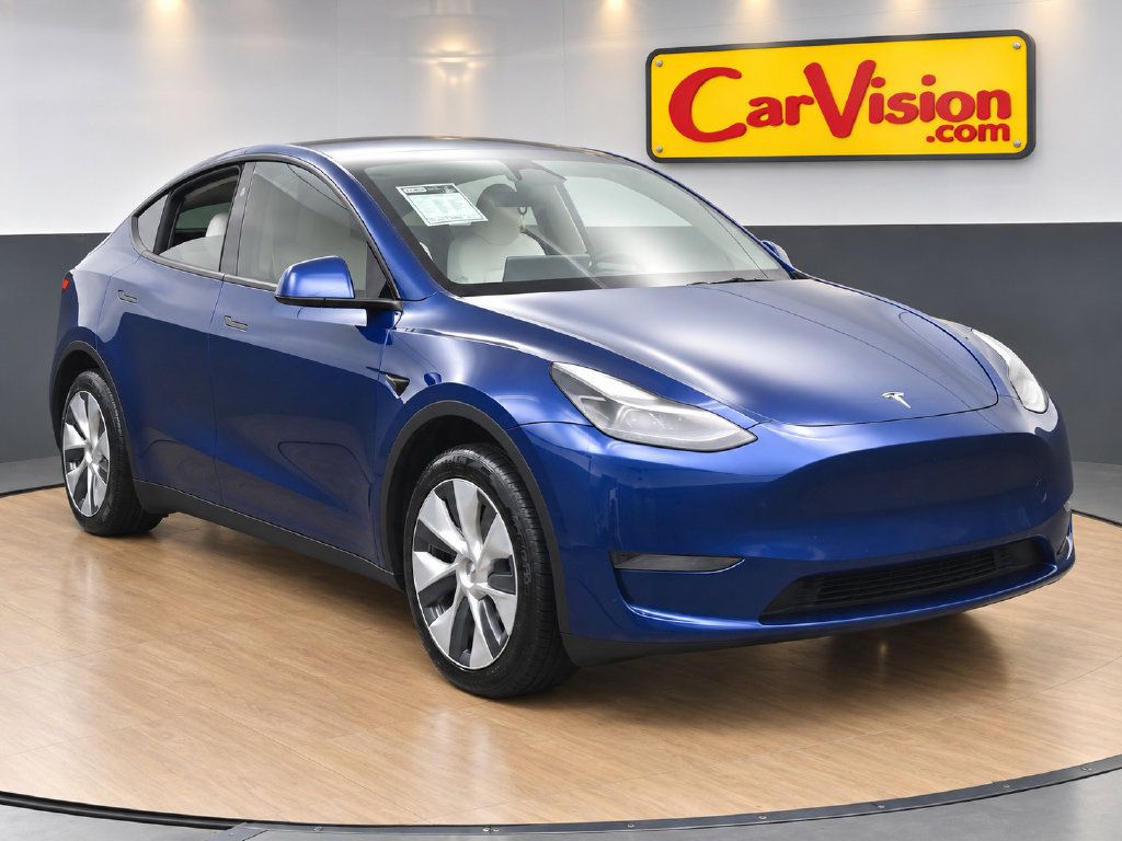 Used 2024 Tesla Model Y 2WD image 1