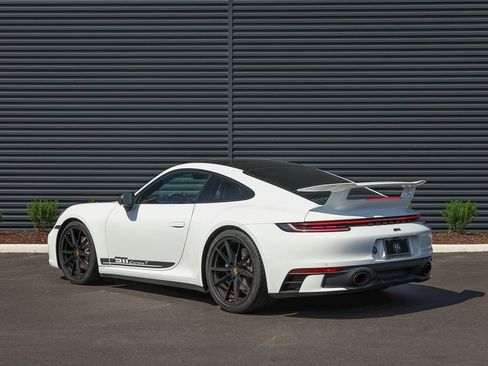 Used 2024 Porsche 911 Carrera T image 3