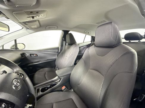 Certified 2022 Toyota Prius LE image 3