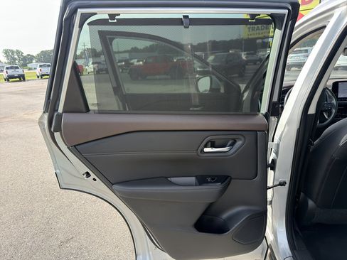 Used 2023 Nissan Rogue SL w/ SL Premium Package AWD/4WD image 17