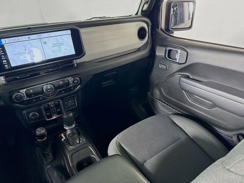 Used 2024 Jeep Gladiator Sport AWD/4WD image 21