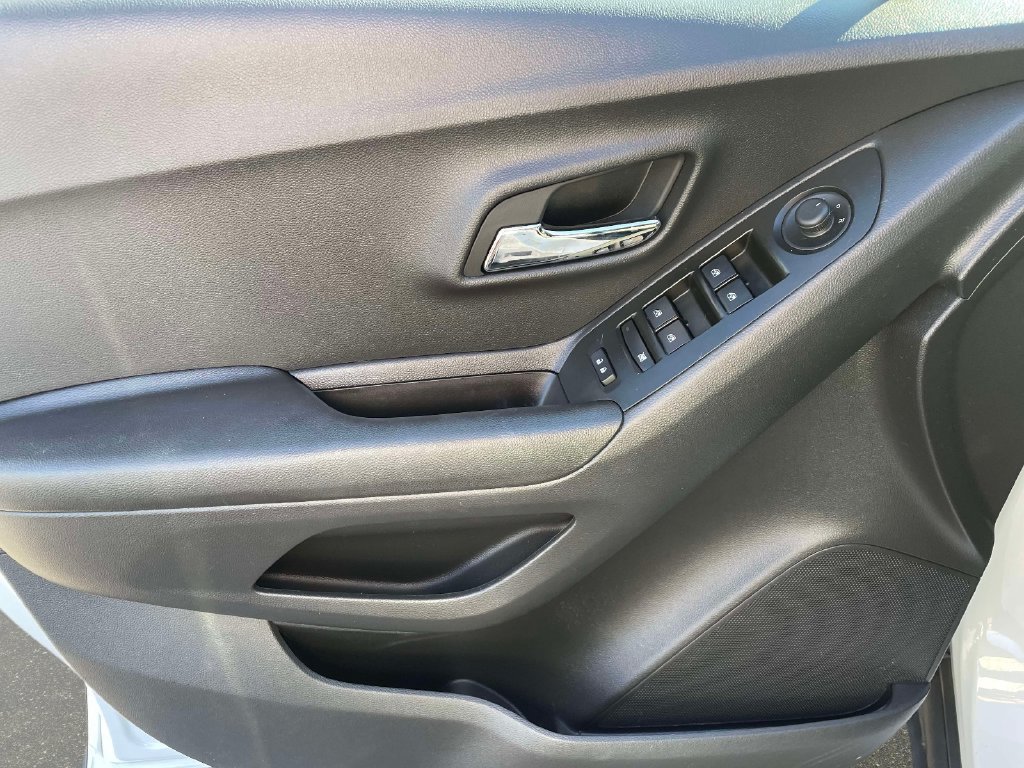 Used 2022 Chevrolet Trax LS w/ Tint and Cruise Package FWD image 18