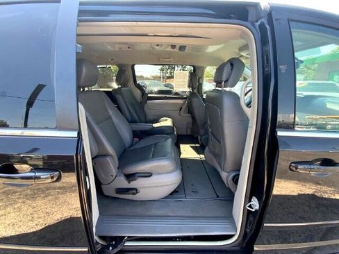 Used 2013 Volkswagen Routan SE image 18