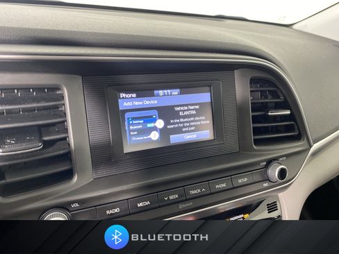 Used 2020 Hyundai Elantra SE FWD image 4