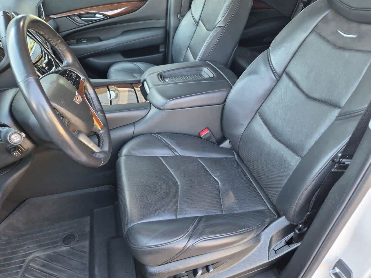 Used 2020 Cadillac Escalade Luxury AWD/4WD image 16