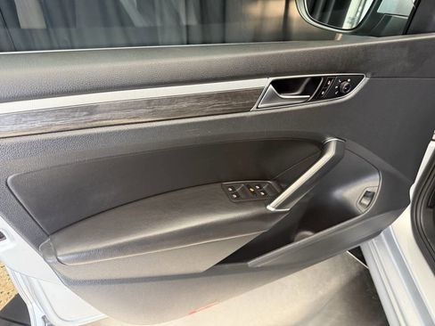 Used 2018 Volkswagen Passat 2.0T SE image 21