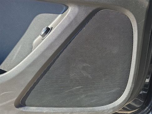 Used 2023 Chevrolet Traverse LT image 25