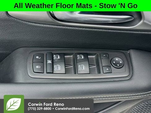 Used 2025 Chrysler Pacifica Select AWD/4WD image 17