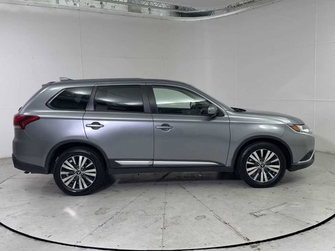 Used 2019 Mitsubishi Outlander SE image 9