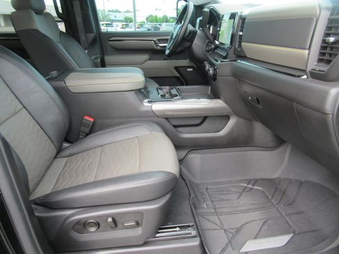 Used 2025 Chevrolet Silverado 2500 ZR2 w/ Technology Package AWD/4WD image 12
