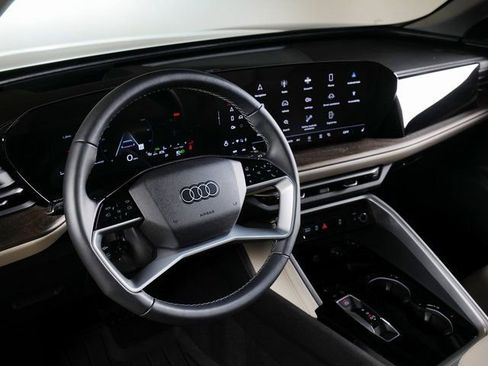 Used 2025 Audi Q5 Premium w/ Premium Plus AWD/4WD image 3