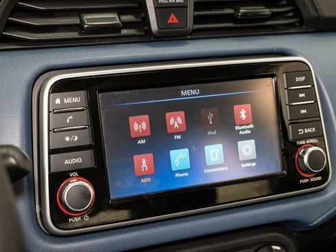 Used 2025 Nissan Versa SV image 13