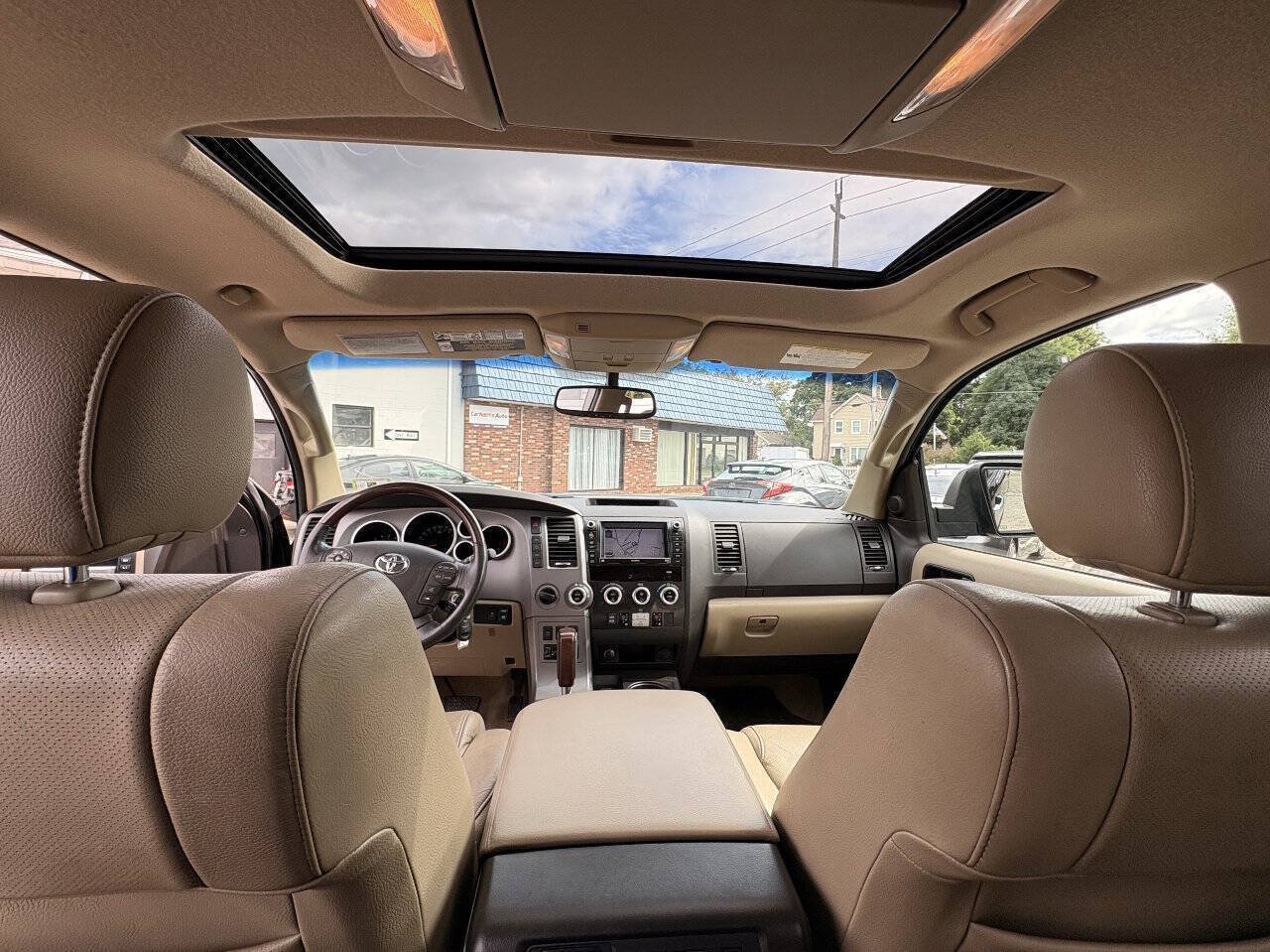 Used 2011 Toyota Sequoia Platinum AWD/4WD image 33