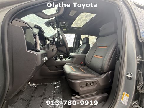 Used 2024 GMC Sierra 1500 AT4 w/ Technology Package AWD/4WD image 4