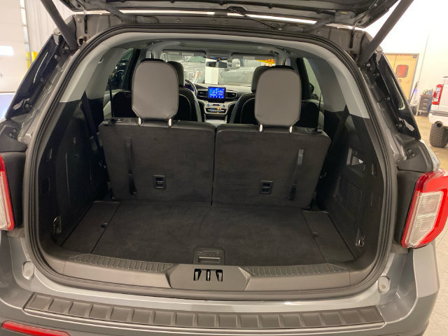 Used 2023 Ford Explorer XLT w/ Equipment Group 202A AWD/4WD image 8