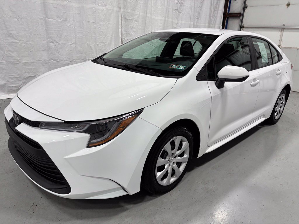 Used 2025 Toyota Corolla LE FWD image 3