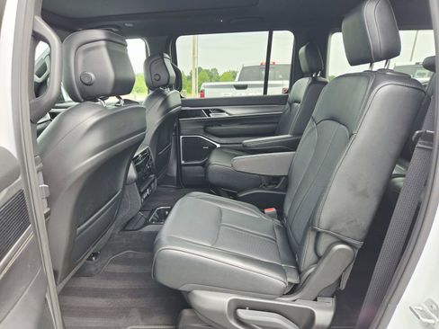 Used 2025 Jeep Wagoneer Series II w/ Premium Group I AWD/4WD image 14